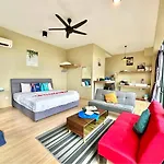 Cube 8 Teens Taman Mount Austin Apartment By Uha